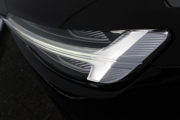 Volvo V60 B3 163PK Automaat Momentum Advantage Lederen bekleding / Apple Carplay / Cruise control / Stoelverwarming / Stuurwielverwarming / lichtmetalen velgen / Road Sign information