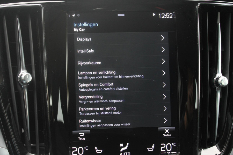 Volvo V60 B3 163PK Automaat Momentum Advantage Lederen bekleding / Apple Carplay / Cruise control / Stoelverwarming / Stuurwielverwarming / lichtmetalen velgen / Road Sign information