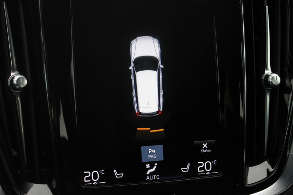 Volvo V60 B3 163PK Automaat Momentum Advantage Lederen bekleding / Apple Carplay / Cruise control / Stoelverwarming / Stuurwielverwarming / lichtmetalen velgen / Road Sign information