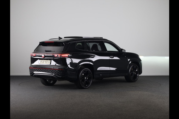 Volkswagen Tayron 1.5 eHybrid R-Line Edition 204 pk Automaat (DSG) | Verlengde garantie | Navigatie | Panoramadak | Trekhaak (wegklapbaar) | Parkeersensoren (Park assist) | Rondomzicht camera | Black Style pakket | R-Line |