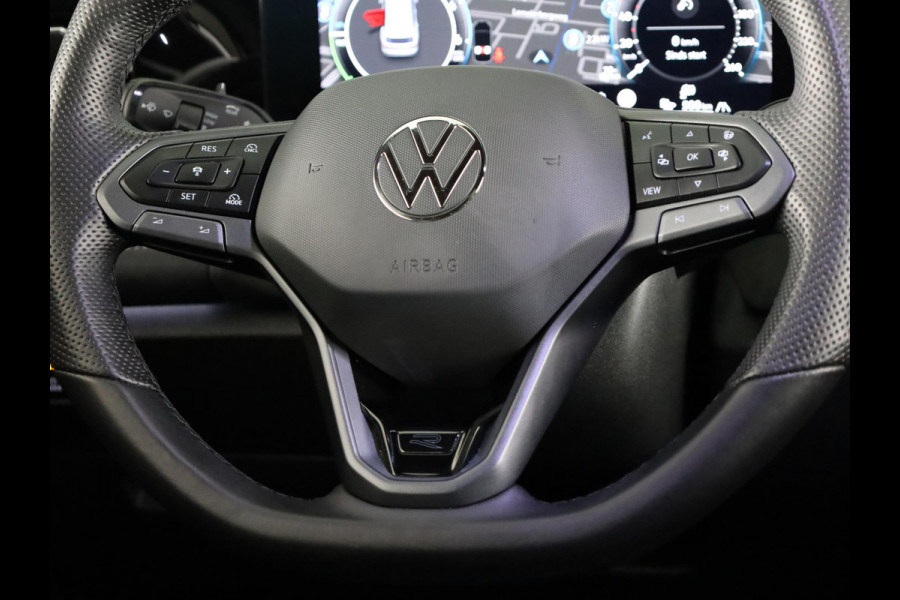 Volkswagen Tayron 1.5 eHybrid R-Line Edition 204 pk Automaat (DSG) | Verlengde garantie | Navigatie | Panoramadak | Trekhaak (wegklapbaar) | Parkeersensoren (Park assist) | Rondomzicht camera | Black Style pakket | R-Line |