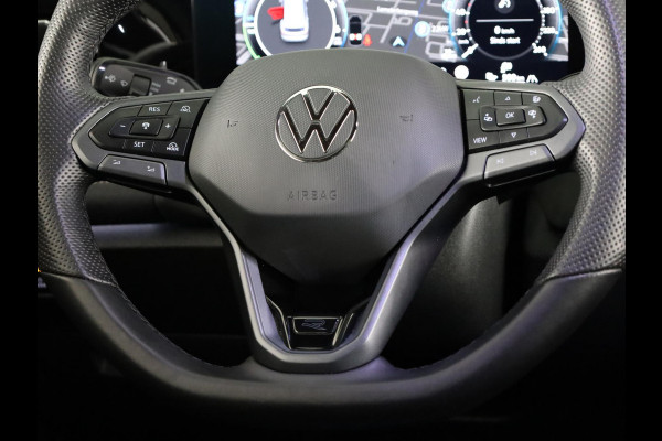 Volkswagen Tayron 1.5 eHybrid R-Line Edition 204 pk Automaat (DSG) | Verlengde garantie | Navigatie | Panoramadak | Trekhaak (wegklapbaar) | Parkeersensoren (Park assist) | Rondomzicht camera | Black Style pakket | R-Line |