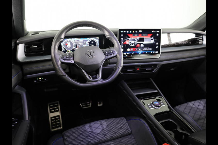 Volkswagen Tayron 1.5 eHybrid R-Line Edition 204 pk Automaat (DSG) | Verlengde garantie | Navigatie | Panoramadak | Trekhaak (wegklapbaar) | Parkeersensoren (Park assist) | Rondomzicht camera | Black Style pakket | R-Line |