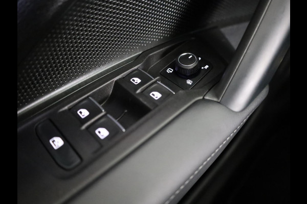 Volkswagen Tayron 1.5 eHybrid R-Line Edition 204 pk Automaat (DSG) | Verlengde garantie | Navigatie | Panoramadak | Trekhaak (wegklapbaar) | Parkeersensoren (Park assist) | Rondomzicht camera | Black Style pakket | R-Line |