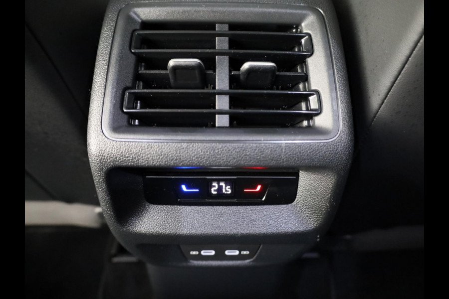 Volkswagen Tayron 1.5 eHybrid R-Line Edition 204 pk Automaat (DSG) | Verlengde garantie | Navigatie | Panoramadak | Trekhaak (wegklapbaar) | Parkeersensoren (Park assist) | Rondomzicht camera | Black Style pakket | R-Line |