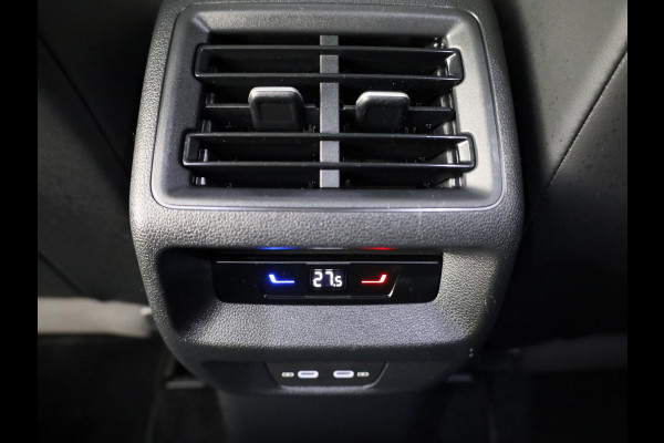 Volkswagen Tayron 1.5 eHybrid R-Line Edition 204 pk Automaat (DSG) | Verlengde garantie | Navigatie | Panoramadak | Trekhaak (wegklapbaar) | Parkeersensoren (Park assist) | Rondomzicht camera | Black Style pakket | R-Line |