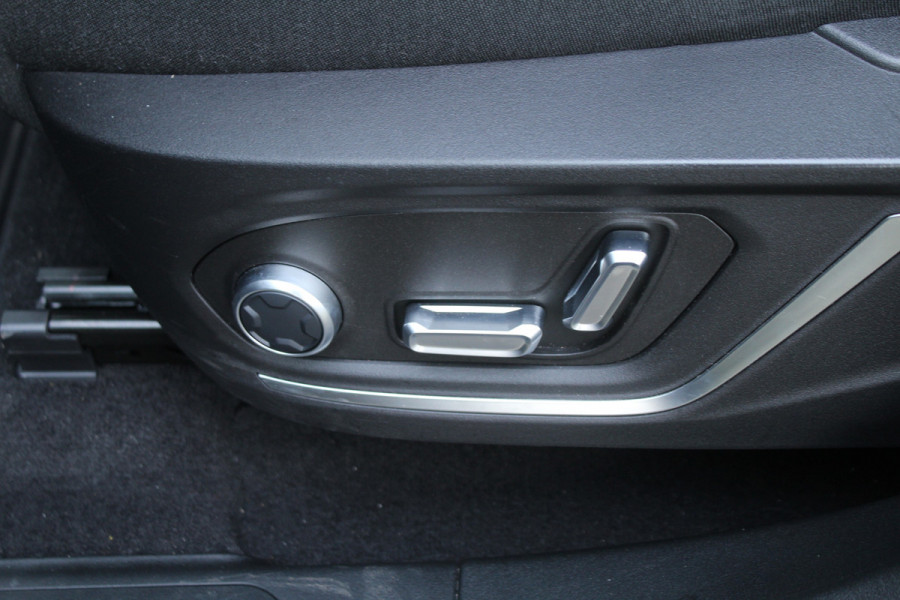 Lynk & Co 01 1.5 262pk PHEV 360 Camera BTW NL-Auto NAP Panoramadak Clima Cruise Navi Carplay 20"LMV El. Klep