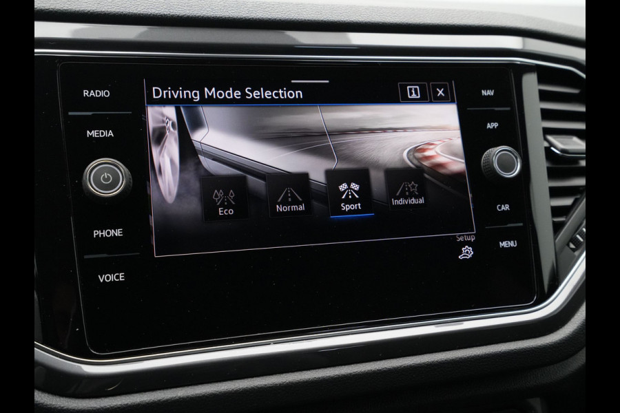 Volkswagen T-Roc 1.5 TSI 150pk DSG Sport Camera Navigatie Acc Carplay