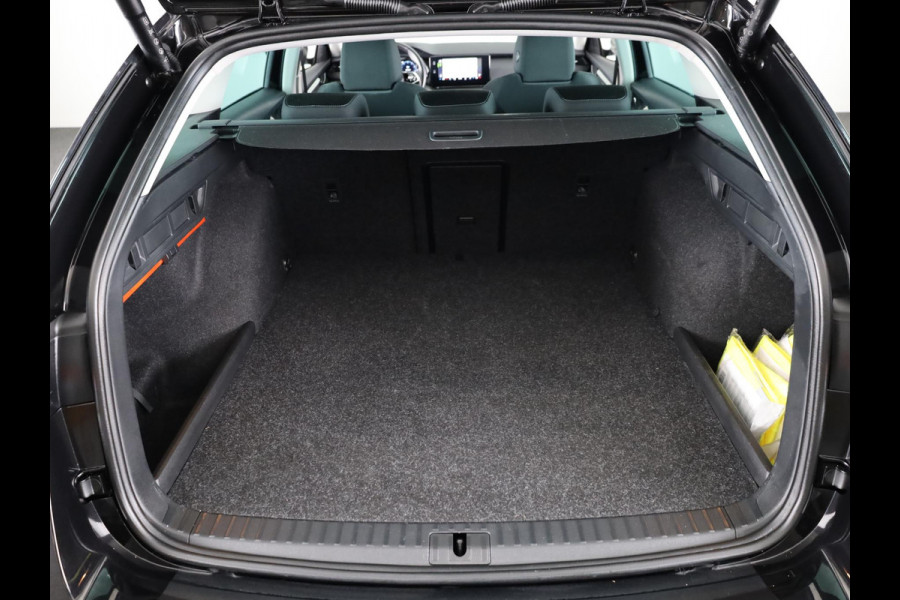 Škoda Octavia Combi 1.4 TSI iV PHEV Business Edition 204 pk Automaat (DSG) | Verlengde garantie | Navigatie | Parkeersensoren | Adaptieve cruise control | Stoelverwarming |