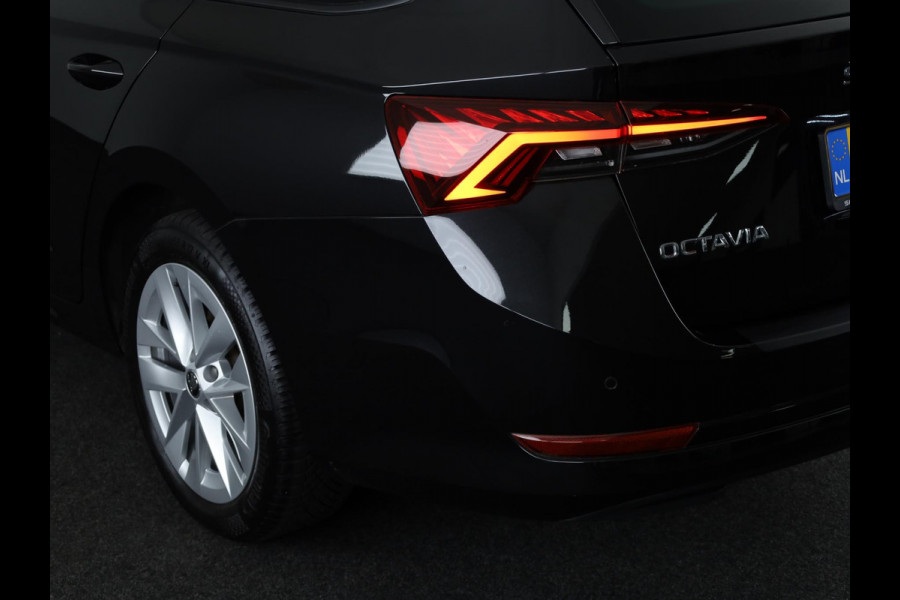 Škoda Octavia Combi 1.4 TSI iV PHEV Business Edition 204 pk Automaat (DSG) | Verlengde garantie | Navigatie | Parkeersensoren | Adaptieve cruise control | Stoelverwarming |