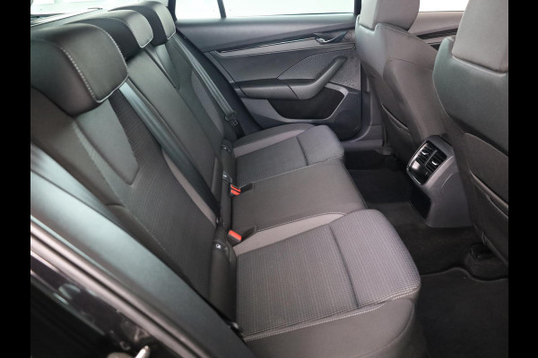Škoda Octavia Combi 1.4 TSI iV PHEV Business Edition 204 pk Automaat (DSG) | Verlengde garantie | Navigatie | Parkeersensoren | Adaptieve cruise control | Stoelverwarming |