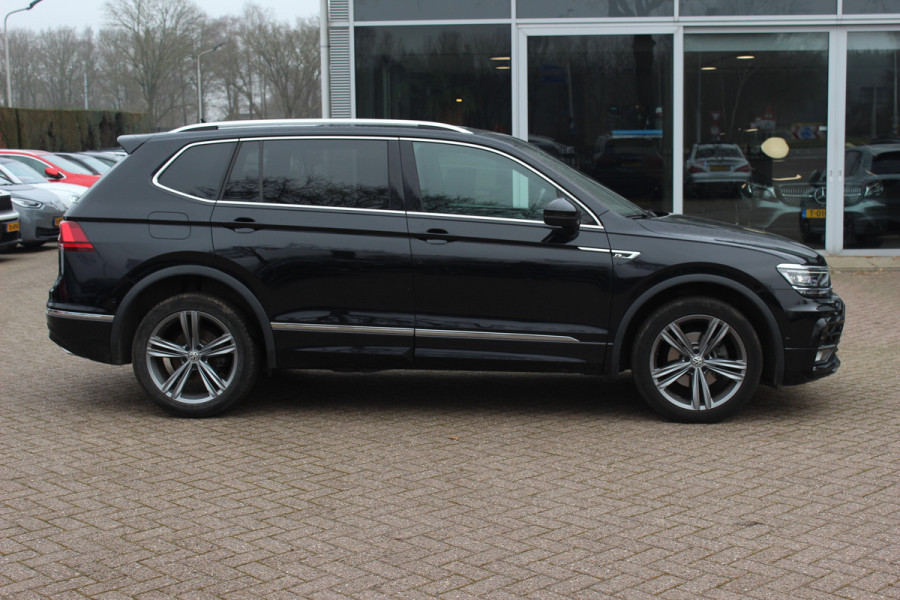 Volkswagen Tiguan Allspace 1.5 TSI Highline Business R / Trekhaak / Camera / Navigatie / Keyless / 19'' / Stoelverwarming / DAB / ACC