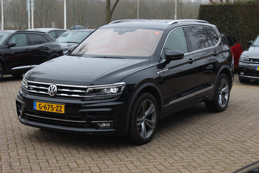 Volkswagen Tiguan Allspace 1.5 TSI Highline Business R / Trekhaak / Camera / Navigatie / Keyless / 19'' / Stoelverwarming / DAB / ACC