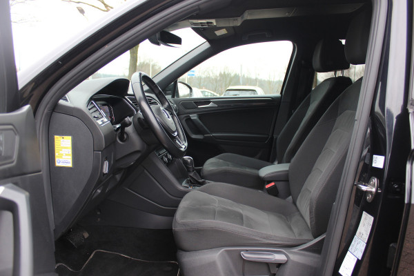 Volkswagen Tiguan Allspace 1.5 TSI Highline Business R / Trekhaak / Camera / Navigatie / Keyless / 19'' / Stoelverwarming / DAB / ACC