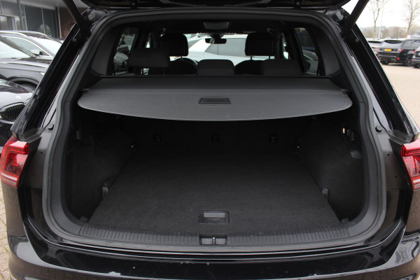 Volkswagen Tiguan Allspace 1.5 TSI Highline Business R / Trekhaak / Camera / Navigatie / Keyless / 19'' / Stoelverwarming / DAB / ACC