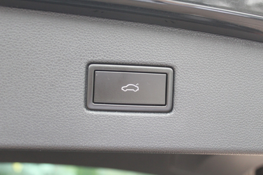 Volkswagen Tiguan Allspace 1.5 TSI Highline Business R / Trekhaak / Camera / Navigatie / Keyless / 19'' / Stoelverwarming / DAB / ACC