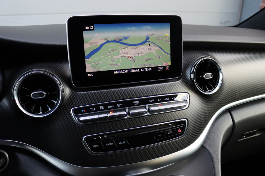 Mercedes-Benz V-Klasse 300d Extra Lang DC AMG Line | Avantgarde | Burmester | Trekhaak | Leder | Sfeerverlichting | Dodehoekassistent | Surround Camera | Spoorassistent | Stoelverwarming | Intelligent Light System |