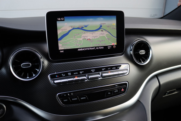 Mercedes-Benz V-Klasse 300d Extra Lang DC AMG Line | Avantgarde | Burmester | Trekhaak | Leder | Sfeerverlichting | Dodehoekassistent | Surround Camera | Spoorassistent | Stoelverwarming | Intelligent Light System |