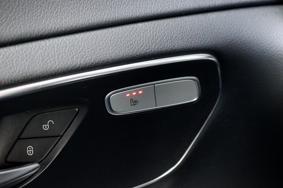 Mercedes-Benz V-Klasse 300d Extra Lang DC AMG Line | Avantgarde | Burmester | Trekhaak | Leder | Sfeerverlichting | Dodehoekassistent | Surround Camera | Spoorassistent | Stoelverwarming | Intelligent Light System |