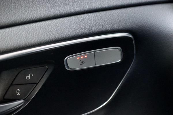 Mercedes-Benz V-Klasse 300d Extra Lang DC AMG Line | Avantgarde | Burmester | Trekhaak | Leder | Sfeerverlichting | Dodehoekassistent | Surround Camera | Spoorassistent | Stoelverwarming | Intelligent Light System |