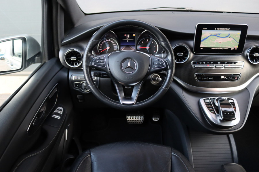 Mercedes-Benz V-Klasse 300d Extra Lang DC AMG Line | Avantgarde | Burmester | Trekhaak | Leder | Sfeerverlichting | Dodehoekassistent | Surround Camera | Spoorassistent | Stoelverwarming | Intelligent Light System |