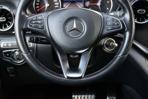 Mercedes-Benz V-Klasse 300d Extra Lang DC AMG Line | Avantgarde | Burmester | Trekhaak | Leder | Sfeerverlichting | Dodehoekassistent | Surround Camera | Spoorassistent | Stoelverwarming | Intelligent Light System |