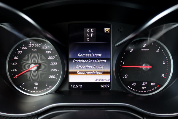 Mercedes-Benz V-Klasse 300d Extra Lang DC AMG Line | Avantgarde | Burmester | Trekhaak | Leder | Sfeerverlichting | Dodehoekassistent | Surround Camera | Spoorassistent | Stoelverwarming | Intelligent Light System |