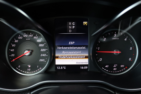 Mercedes-Benz V-Klasse 300d Extra Lang DC AMG Line | Avantgarde | Burmester | Trekhaak | Leder | Sfeerverlichting | Dodehoekassistent | Surround Camera | Spoorassistent | Stoelverwarming | Intelligent Light System |