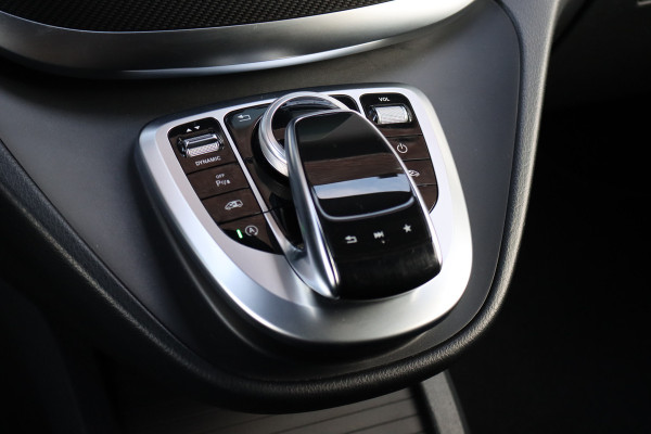 Mercedes-Benz V-Klasse 300d Extra Lang DC AMG Line | Avantgarde | Burmester | Trekhaak | Leder | Sfeerverlichting | Dodehoekassistent | Surround Camera | Spoorassistent | Stoelverwarming | Intelligent Light System |