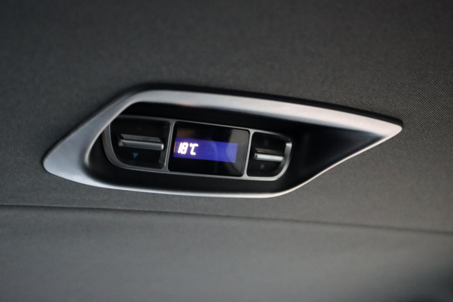 Mercedes-Benz V-Klasse 300d Extra Lang DC AMG Line | Avantgarde | Burmester | Trekhaak | Leder | Sfeerverlichting | Dodehoekassistent | Surround Camera | Spoorassistent | Stoelverwarming | Intelligent Light System |