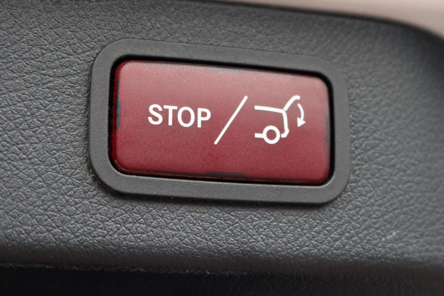 Mercedes-Benz V-Klasse 300d Extra Lang DC AMG Line | Avantgarde | Burmester | Trekhaak | Leder | Sfeerverlichting | Dodehoekassistent | Surround Camera | Spoorassistent | Stoelverwarming | Intelligent Light System |