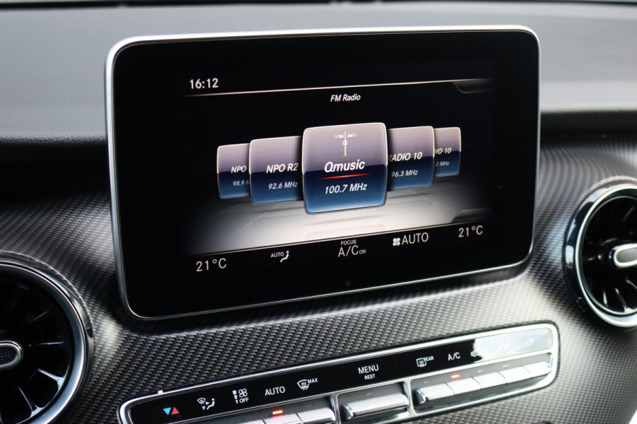 Mercedes-Benz V-Klasse 300d Extra Lang DC AMG Line | Avantgarde | Burmester | Trekhaak | Leder | Sfeerverlichting | Dodehoekassistent | Surround Camera | Spoorassistent | Stoelverwarming | Intelligent Light System |