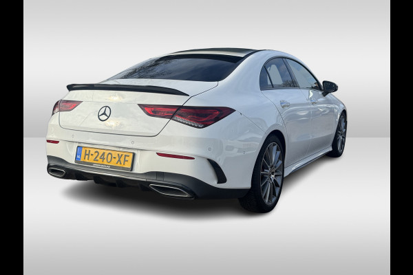 Mercedes-Benz CLA-Klasse 200 Business Solution AMG / Panoramadak / Camera / Sfeerverlichting / 18'' / Leder&Alcantara / Stoelverwarming / DAB / Cruise Control