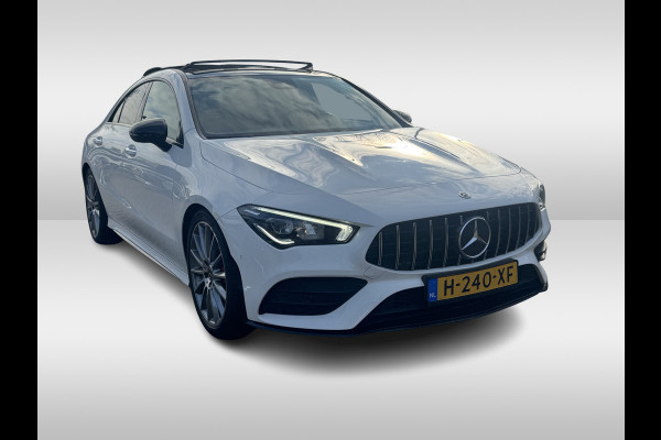 Mercedes-Benz CLA-Klasse 200 Business Solution AMG / Panoramadak / Camera / Sfeerverlichting / 18'' / Leder&Alcantara / Stoelverwarming / DAB / Cruise Control