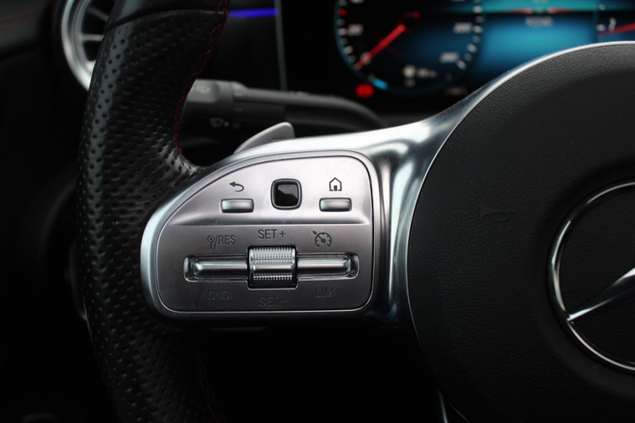 Mercedes-Benz CLA-Klasse 200 Business Solution AMG / Panoramadak / Camera / Sfeerverlichting / 18'' / Leder&Alcantara / Stoelverwarming / DAB / Cruise Control