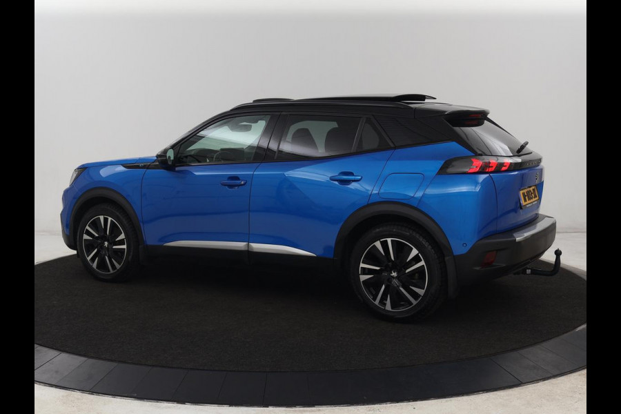Peugeot e-2008 EV GT Pack 50 kWh | 3-Fase | Panoramadak | Stoelverwarming | Trekhaak | Adaptive cruise | Leder/Alcantara | Carplay | Keyless | Digital Cockpit | Navigatie | Full LED
