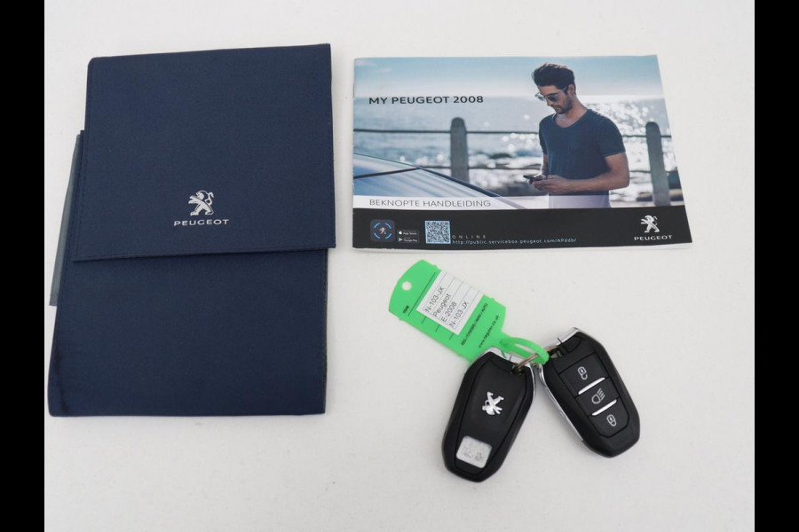 Peugeot e-2008 EV GT Pack 50 kWh | 3-Fase | Panoramadak | Stoelverwarming | Trekhaak | Adaptive cruise | Leder/Alcantara | Carplay | Keyless | Digital Cockpit | Navigatie | Full LED