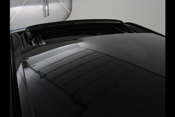 Peugeot e-2008 EV GT Pack 50 kWh | 3-Fase | Panoramadak | Stoelverwarming | Trekhaak | Adaptive cruise | Leder/Alcantara | Carplay | Keyless | Digital Cockpit | Navigatie | Full LED