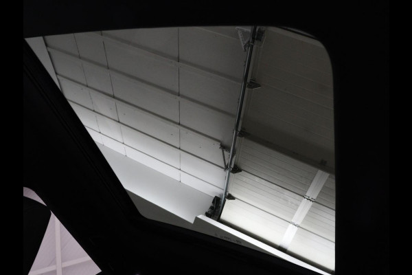 Peugeot e-2008 EV GT Pack 50 kWh | 3-Fase | Panoramadak | Stoelverwarming | Trekhaak | Adaptive cruise | Leder/Alcantara | Carplay | Keyless | Digital Cockpit | Navigatie | Full LED