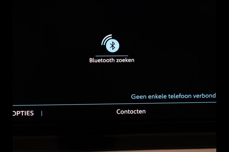 Peugeot e-2008 EV GT Pack 50 kWh | 3-Fase | Panoramadak | Stoelverwarming | Trekhaak | Adaptive cruise | Leder/Alcantara | Carplay | Keyless | Digital Cockpit | Navigatie | Full LED