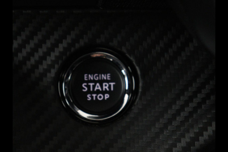 Peugeot e-2008 EV GT Pack 50 kWh | 3-Fase | Panoramadak | Stoelverwarming | Trekhaak | Adaptive cruise | Leder/Alcantara | Carplay | Keyless | Digital Cockpit | Navigatie | Full LED