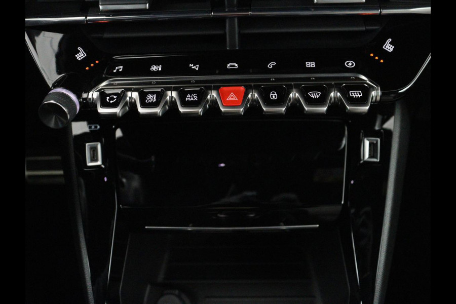 Peugeot e-2008 EV GT Pack 50 kWh | 3-Fase | Panoramadak | Stoelverwarming | Trekhaak | Adaptive cruise | Leder/Alcantara | Carplay | Keyless | Digital Cockpit | Navigatie | Full LED