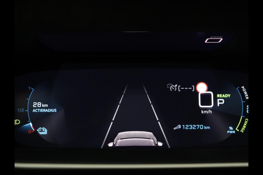 Peugeot e-2008 EV GT Pack 50 kWh | 3-Fase | Panoramadak | Stoelverwarming | Trekhaak | Adaptive cruise | Leder/Alcantara | Carplay | Keyless | Digital Cockpit | Navigatie | Full LED