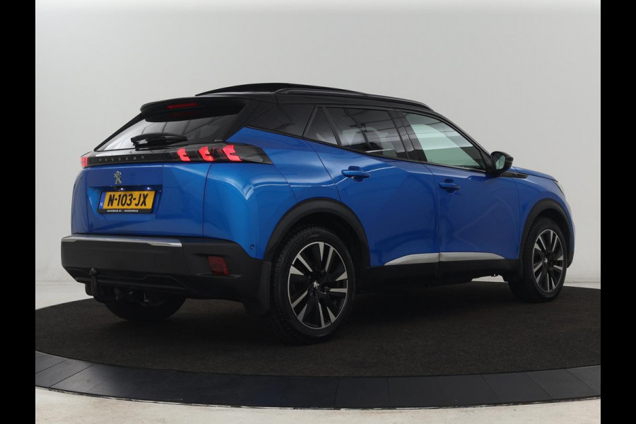 Peugeot e-2008 EV GT Pack 50 kWh | 3-Fase | Panoramadak | Stoelverwarming | Trekhaak | Adaptive cruise | Leder/Alcantara | Carplay | Keyless | Digital Cockpit | Navigatie | Full LED