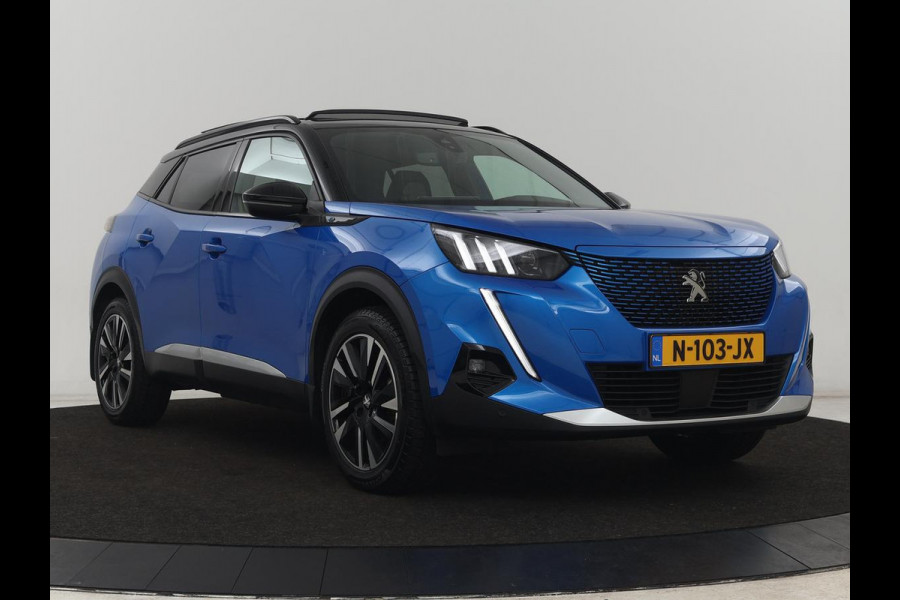Peugeot e-2008 EV GT Pack 50 kWh | 3-Fase | Panoramadak | Stoelverwarming | Trekhaak | Adaptive cruise | Leder/Alcantara | Carplay | Keyless | Digital Cockpit | Navigatie | Full LED