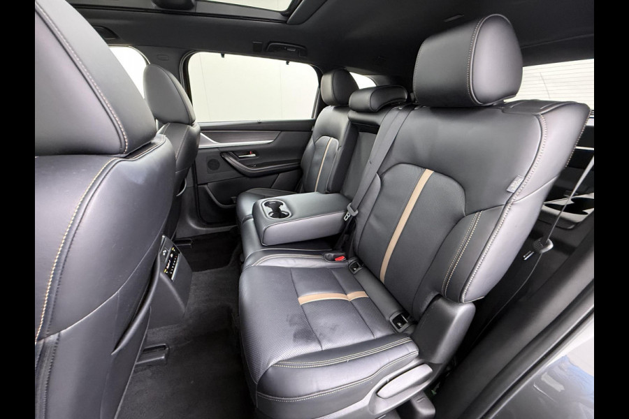 Mazda CX-80 2.5 e-SkyActiv PHEV Homura Plus 6p. 7 PERSOONS| ELEK. ACHTERKLEP | PANO| HEAD-UP | DODE HOEK| ADAPTIVE. CRUISE | ACHTERBANK VERWARMD |BOSE | SUPER COMPLEET!