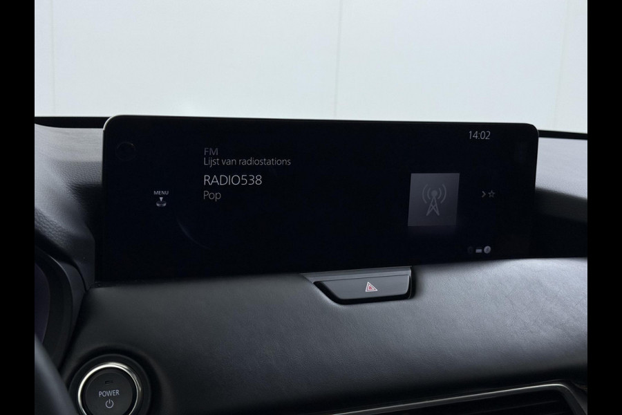 Mazda CX-80 2.5 e-SkyActiv PHEV Homura Plus 6p. 7 PERSOONS| ELEK. ACHTERKLEP | PANO| HEAD-UP | DODE HOEK| ADAPTIVE. CRUISE | ACHTERBANK VERWARMD |BOSE | SUPER COMPLEET!