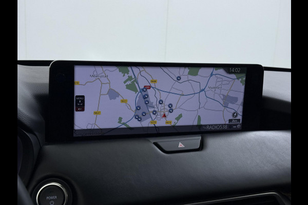 Mazda CX-80 2.5 e-SkyActiv PHEV Homura Plus 6p. 7 PERSOONS| ELEK. ACHTERKLEP | PANO| HEAD-UP | DODE HOEK| ADAPTIVE. CRUISE | ACHTERBANK VERWARMD |BOSE | SUPER COMPLEET!