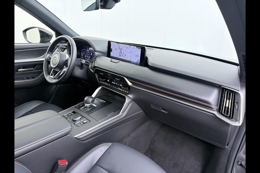 Mazda CX-80 2.5 e-SkyActiv PHEV Homura Plus 6p. 7 PERSOONS| ELEK. ACHTERKLEP | PANO| HEAD-UP | DODE HOEK| ADAPTIVE. CRUISE | ACHTERBANK VERWARMD |BOSE | SUPER COMPLEET!