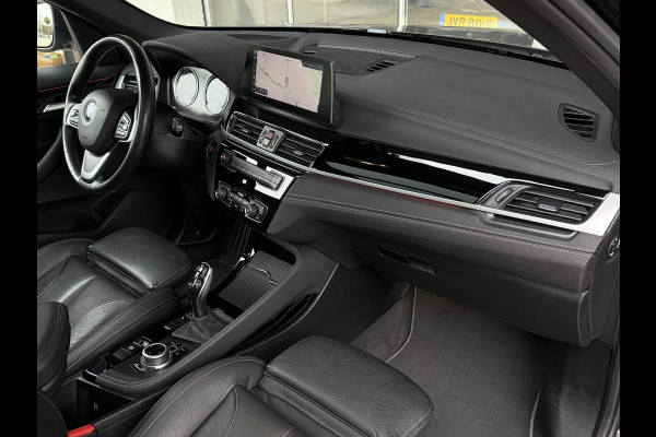 BMW X1 sDrive20i VDL Nedcar Edition | PANORAMA | 19 INCH LM VELGEN | SPORTSTOELEN | ADAPT. CRUISE | SPORTSTOELEN | CAMERA |